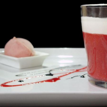 Hotel Restaurant Tivoli - Basel Airport Huningue Bagian luar foto