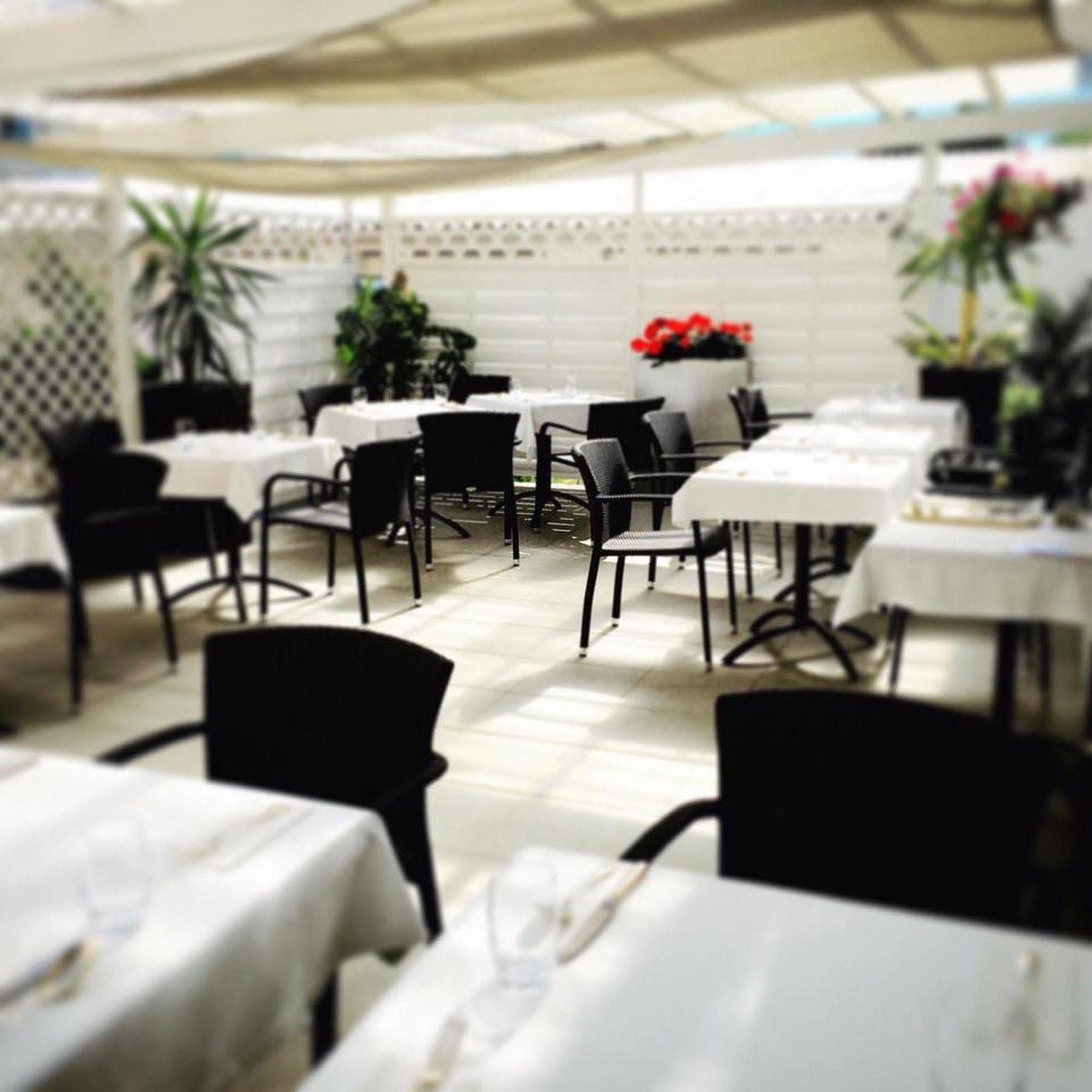 Hotel Restaurant Tivoli - Basel Airport Huningue Bagian luar foto